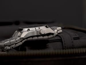 ⁦שעון FORMEX ESSENCE  לוח לבן ורצועת מתכת⁩ – תמונה ⁦4⁩