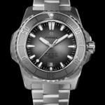 שעון FORMEX REEF 300M COSC  לוח כסוף ורצועת מתכת