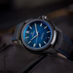 שעון  FORMEX ESSENCE LEGERRA  עשוי קרבון עם בזל קרמי ולוח כחול