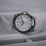 שעון  FORMEX ESSENCE LEGERRA  עשוי קרבון עם בזל קרמי ולוח בטון