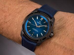 ⁦שעון  FORMEX ESSENCE LEGERRA  עשוי קרבון עם בזל קרמי ולוח כחול⁩ – תמונה ⁦11⁩