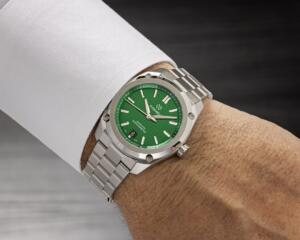 ⁦שעון FORMEX ESSENCE  לוח ירוק ורצועת מתכת⁩ – תמונה ⁦2⁩