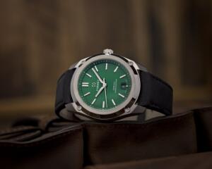 ⁦שעון FORMEX ESSENCE  לוח ירוק ורצועת מתכת⁩ – תמונה ⁦4⁩