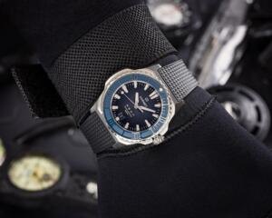 ⁦שעון FORMEX REEF 300M COSC  לוח כחול ורצועת גומי⁩ – תמונה ⁦4⁩