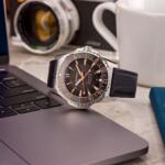 שעון FORMEX REEF GMT 300M COSC  לוח שחור עם שנתות רוז גולד ורצועת גומי או עור