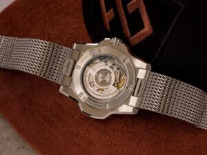 ⁦שעון FORMEX REEF GMT 300M COSC  לוח ירוק ורצועת מתכת⁩ – תמונה ⁦2⁩