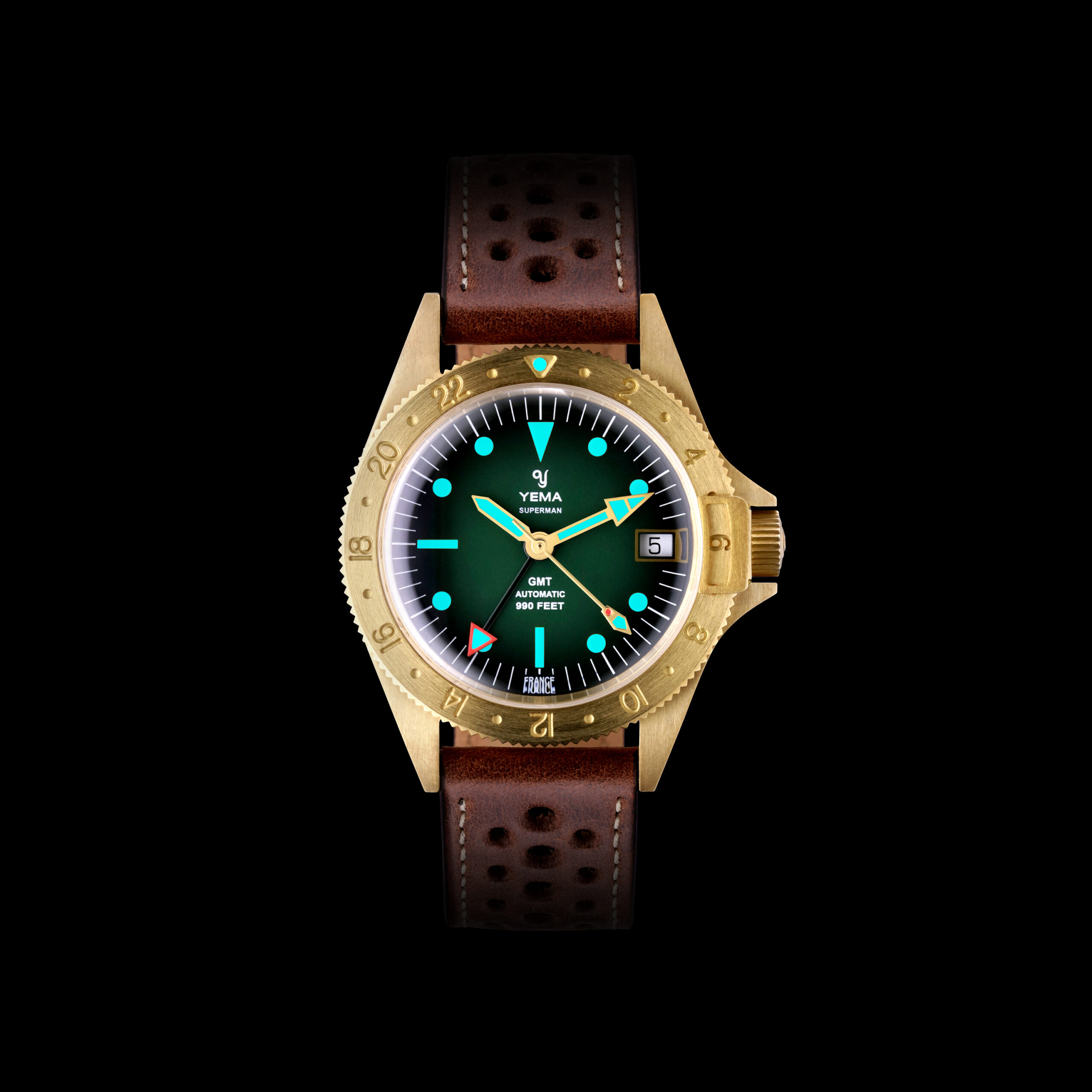 Superman-Heritage-Bronze-GMT-lumeshot-scaled-1.jpg SUPERMAN HERITAGE GMT BRONZE שעון יד לגבר לי ימה Yema, אחריות יבואן רשמי – תמונה 1