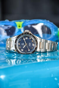 ⁦SUPERMAN RESCUE LIMITED EDITION YAA22-39-GMS עמיד במים 300 מטר שעון יד לגבר לי ימה Yema, אחריות יבואן רשמי⁩ – תמונה ⁦6⁩