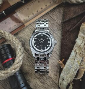 ⁦URBAN FIELD YFLD23-37-AA64S שעון יד לגבר לי ימה Yema, אחריות יבואן רשמי⁩ – תמונה ⁦4⁩