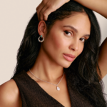 ⁦Thomas Sabo H2335-405-7 ,עגילי חצי חישוק מכסף עם אבנים בטורקיז, לבן ואדום⁩ – תמונה ⁦3⁩