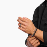 ⁦Thomas Sabo TR2501-643-11 ,טבעת רחבה מכסף עם חוליות שרשרת ואבנים שחורות⁩ – תמונה ⁦2⁩