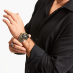 ⁦Thomas Sabo WA0412-291-203 שעון אוטומטי דו-צבעי בכסף וזהב בקוטר 41 מ"מ עם לוח שחור⁩ – תמונה ⁦4⁩